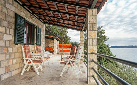 Maison Carobna